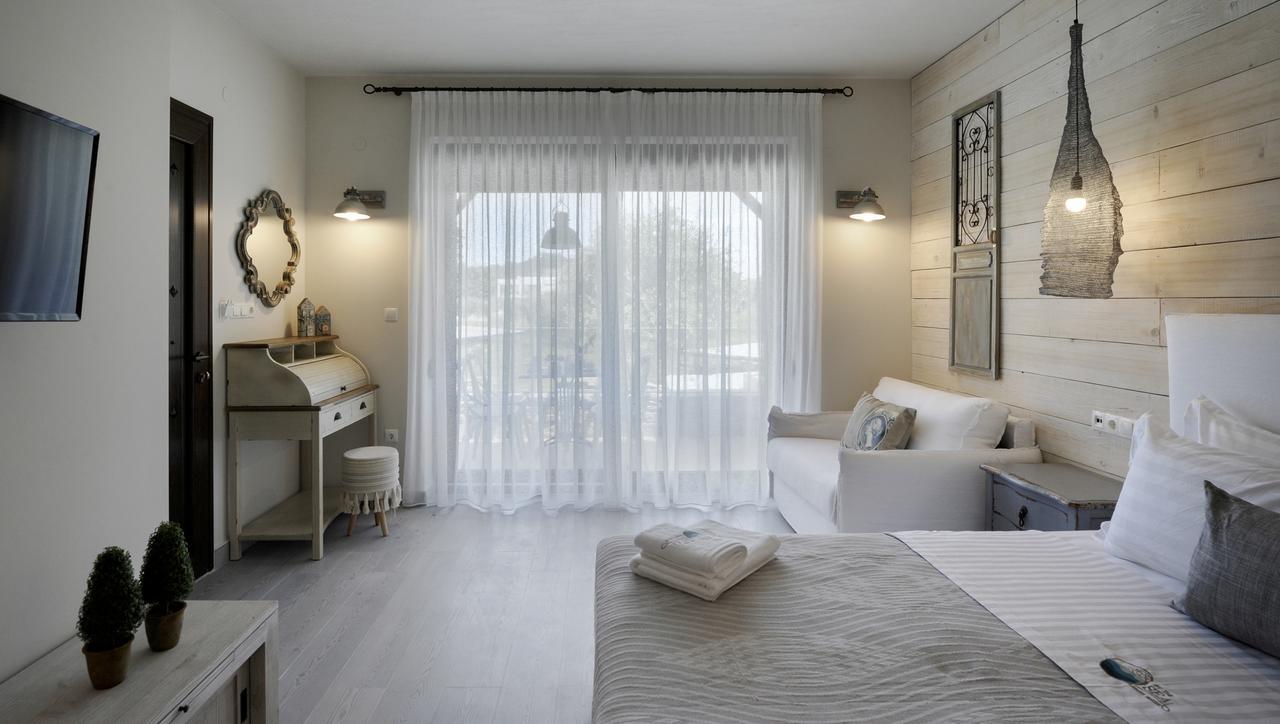 By The Sea Luxury Suites Λιμένας Εξωτερικό φωτογραφία